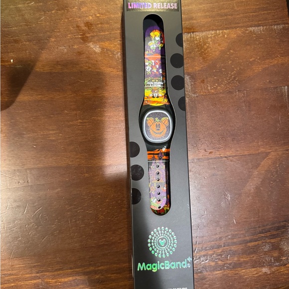 Limited Edition Disney MagicBand Halloween - Picture 1 of 3